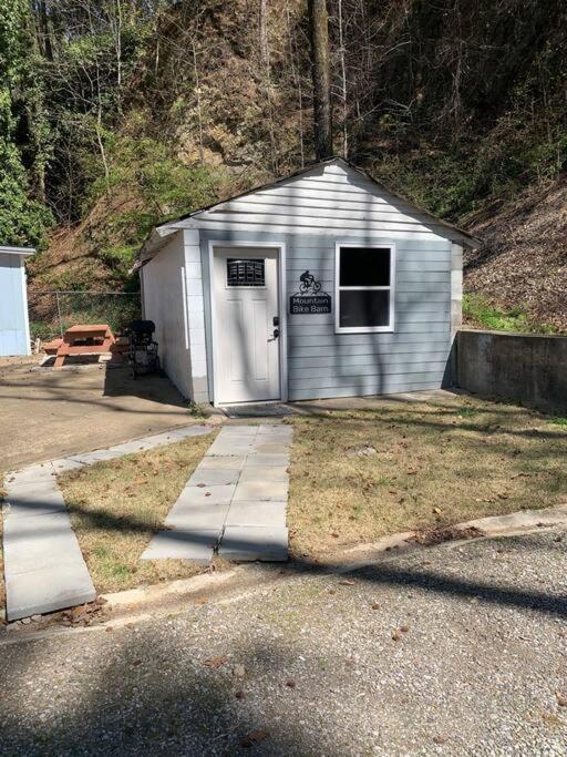 Mountain Bungalow-Walk To Downtown/Biker'S Dream! هوت سبرنغز المظهر الخارجي الصورة
